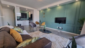 Accommodation Front - Prestigious 2 Sleeper Apartment with Harbour Views